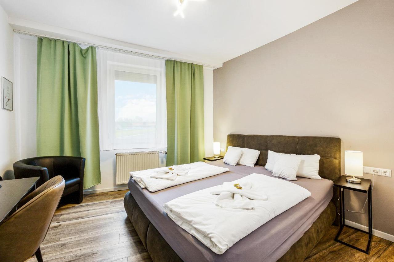 Hotel Phoenix Berghausen  Bagian luar foto