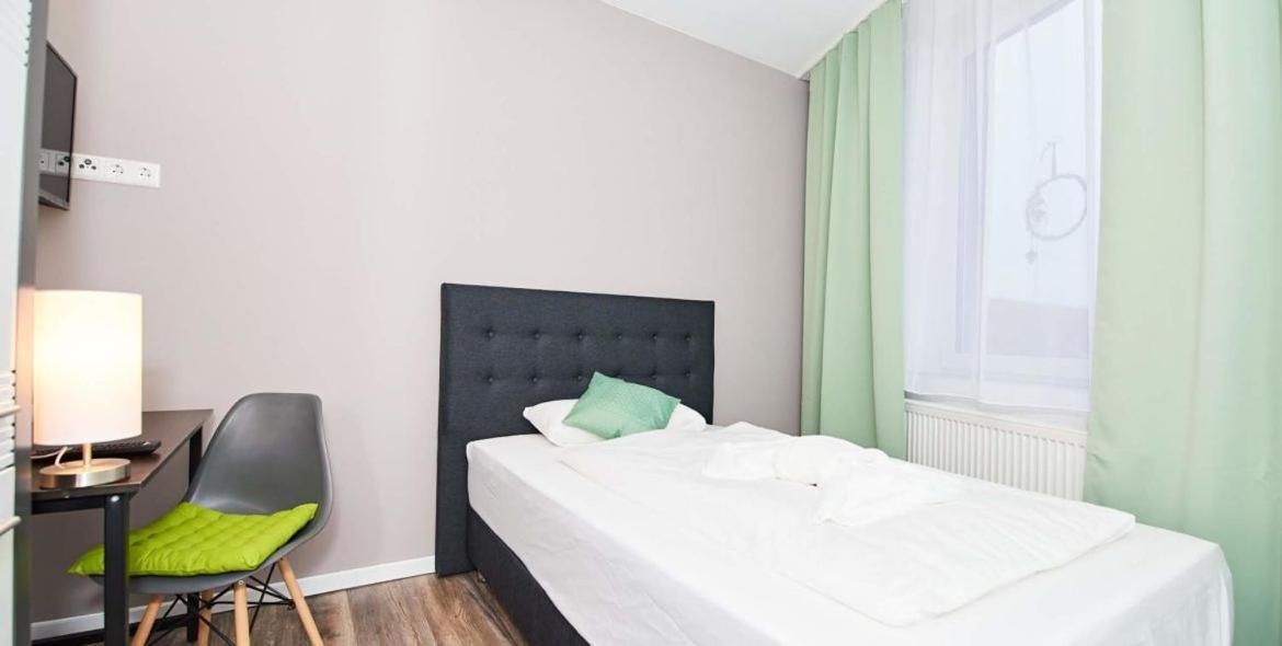 Hotel Phoenix Berghausen  Bagian luar foto