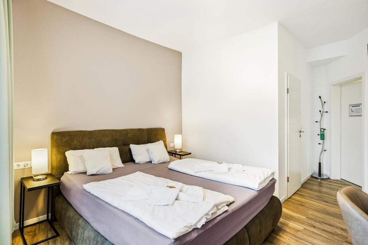 Hotel Phoenix Berghausen  Bagian luar foto