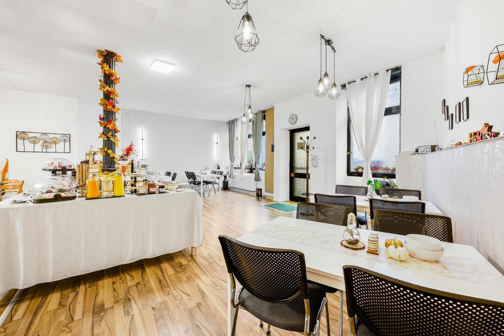 Hotel Phoenix Berghausen  Bagian luar foto