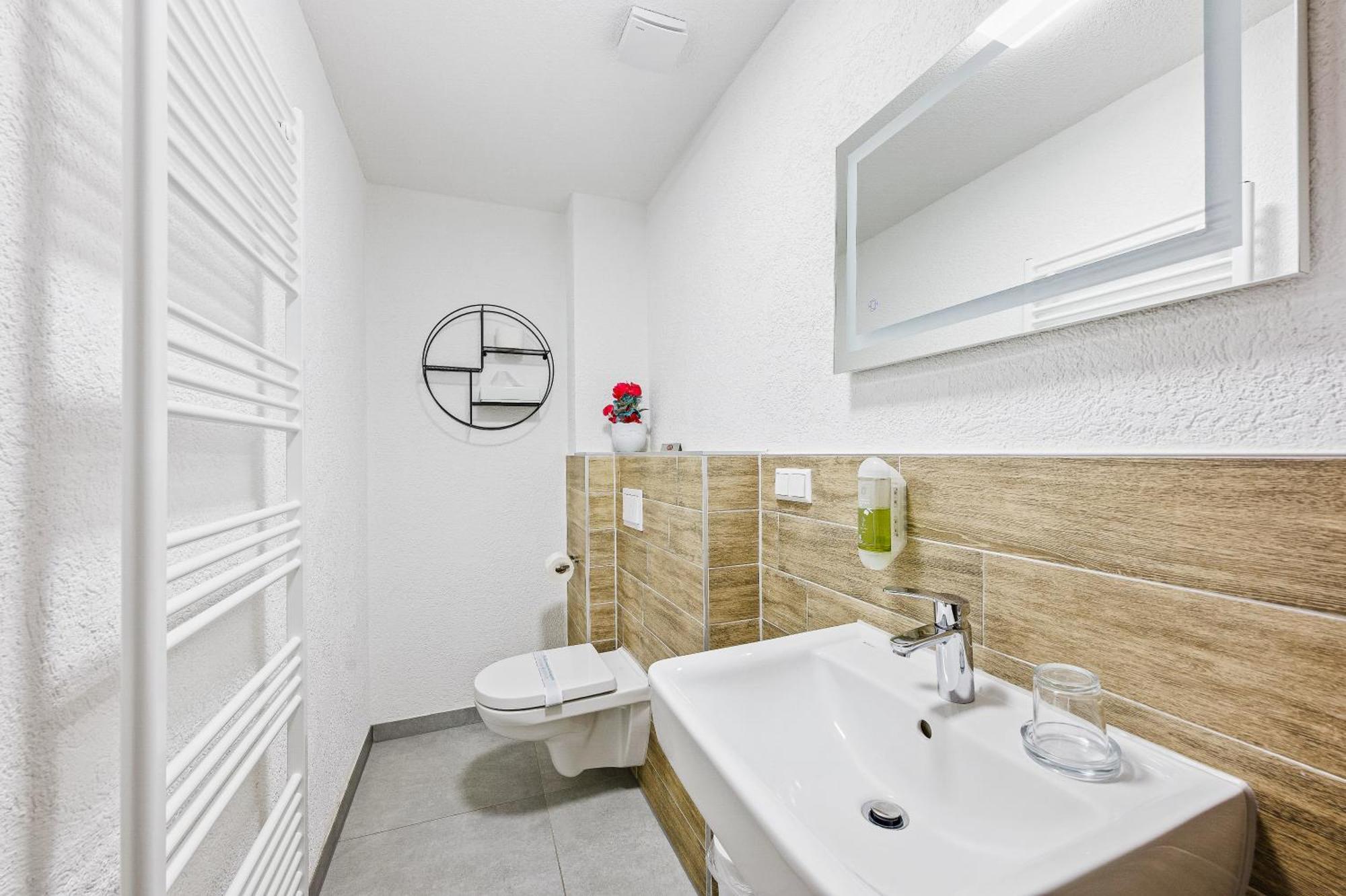 Hotel Phoenix Berghausen  Bagian luar foto