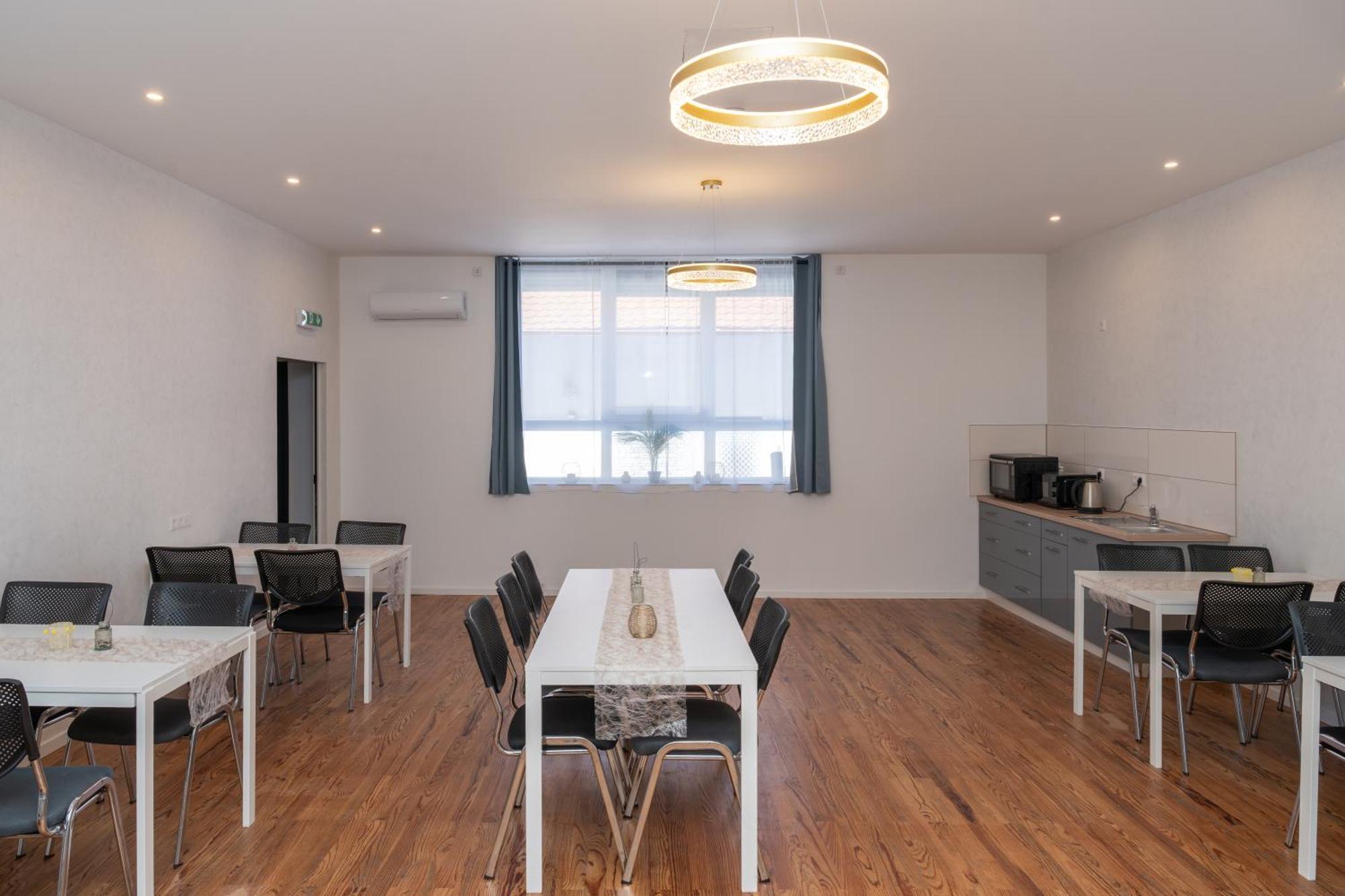 Hotel Phoenix Berghausen  Bagian luar foto